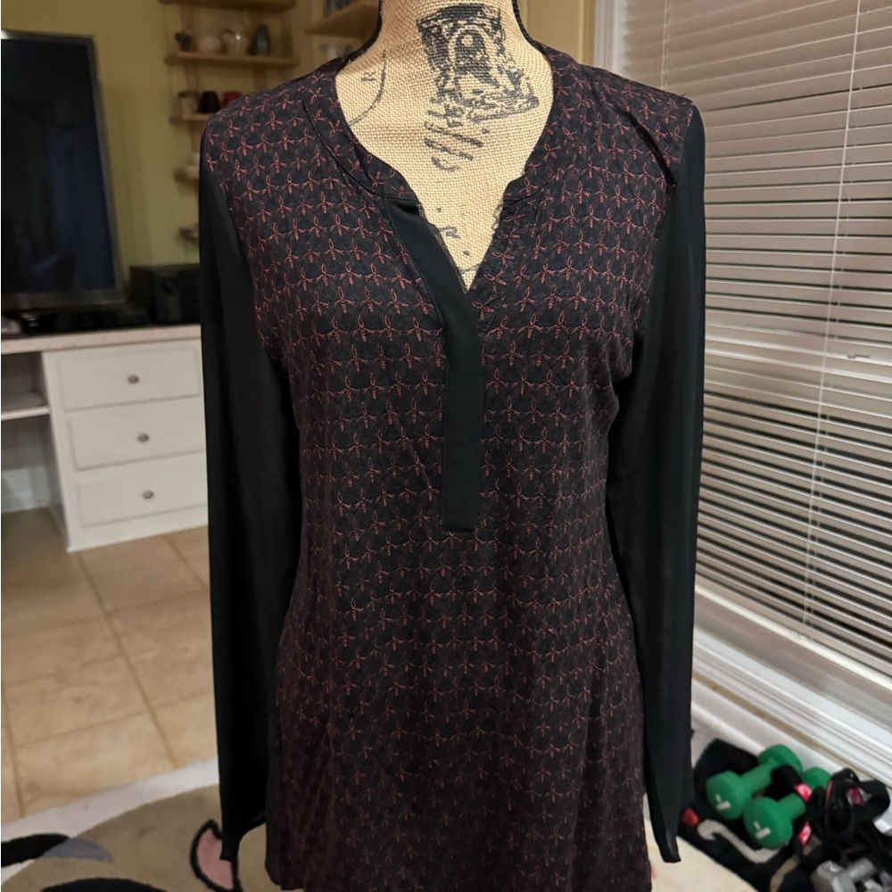 Simply Vera Vera Wang Black and reddish brown hi low Blouse size L